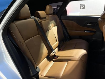 2025 Toyota CROWN ESTATE photo 9