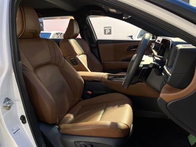 2025 Toyota CROWN ESTATE photo 8