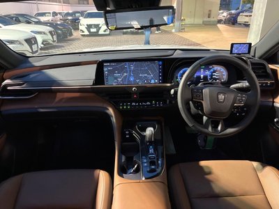2025 Toyota CROWN ESTATE photo 2