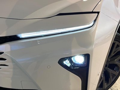 2025 Toyota CROWN ESTATE photo 12
