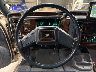 1992 Cadillac FLEETWOOD — миниатюра 27