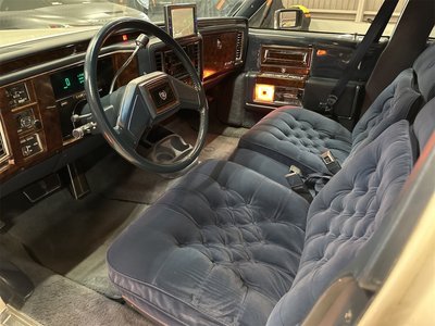 1992 Cadillac FLEETWOOD — миниатюра 21
