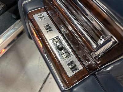 1992 Cadillac FLEETWOOD — миниатюра 20