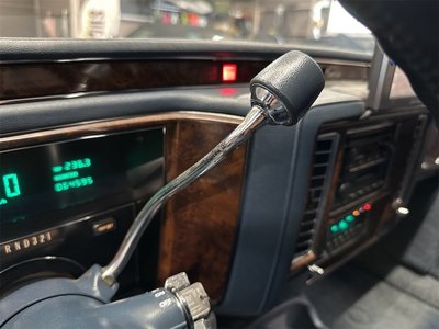 1992 Cadillac FLEETWOOD — миниатюра 32