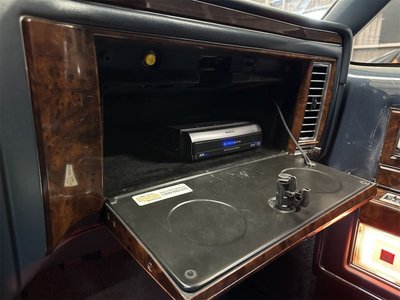1992 Cadillac FLEETWOOD — миниатюра 47