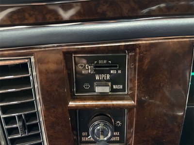 1992 Cadillac FLEETWOOD — миниатюра 24