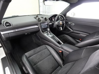 2018 Porsche 718 photo 10