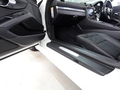 2018 Porsche 718 photo 12