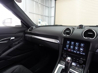 2018 Porsche 718 photo 16