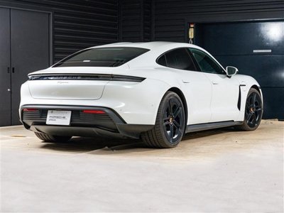 2024 Porsche TAYCAN photo 3