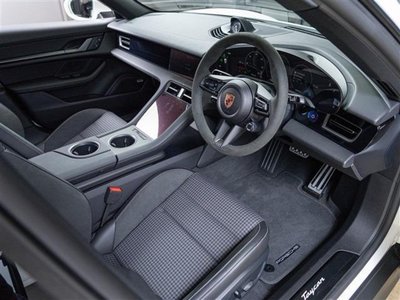 2024 Porsche TAYCAN photo 11
