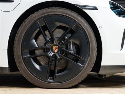 2024 Porsche TAYCAN photo 9