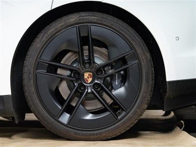 2024 Porsche TAYCAN photo 7