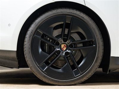 2024 Porsche TAYCAN photo 8