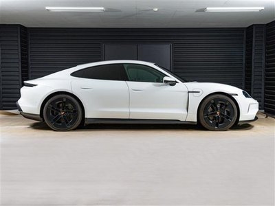 2024 Porsche TAYCAN photo 2