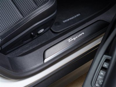 2024 Porsche TAYCAN photo 15