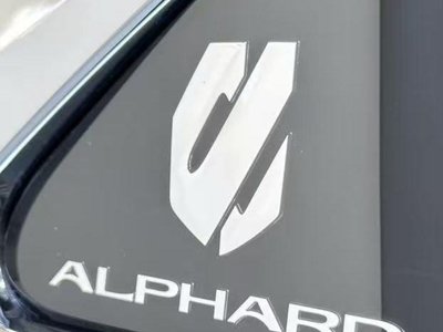 2026 Toyota ALPHARD photo 9