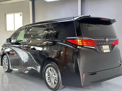 2026 Toyota ALPHARD photo 2