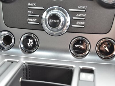 صورة 26 لـ 2013 Aston Martin VIRAGE