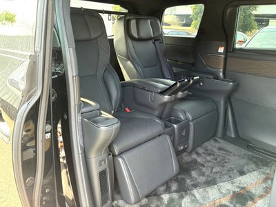 2026 Toyota ALPHARD — фото 4
