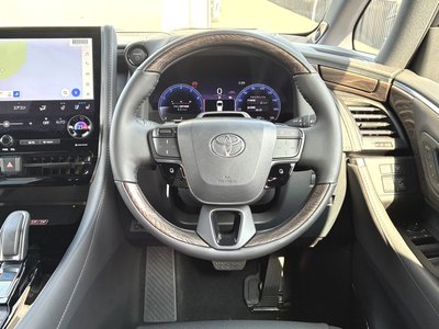 2026 Toyota ALPHARD — фото 2