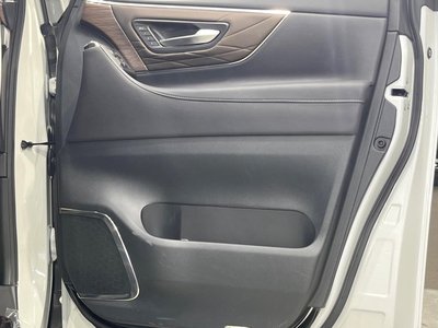 صورة 66 لـ 2023 Toyota ALPHARD