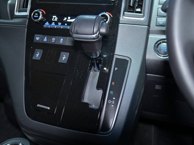 صورة 44 لـ 2020 Toyota GRAND ACE