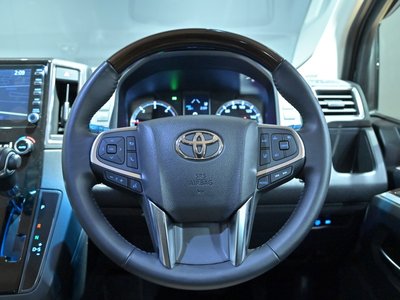 صورة 41 لـ 2020 Toyota GRAND ACE
