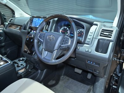 صورة 40 لـ 2020 Toyota GRAND ACE