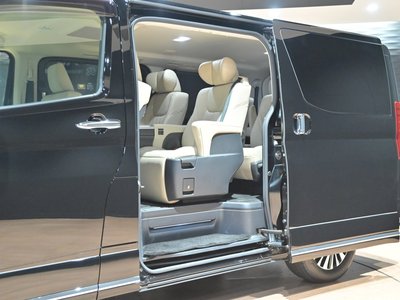 صورة 29 لـ 2020 Toyota GRAND ACE