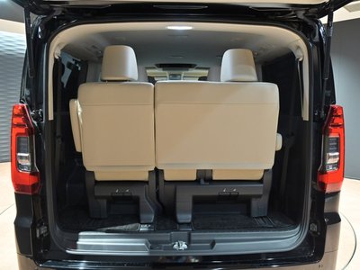 صورة 21 لـ 2020 Toyota GRAND ACE