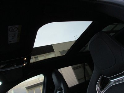 2025 Mercedes-BENZ C-CLASS AMG thumbnail 35