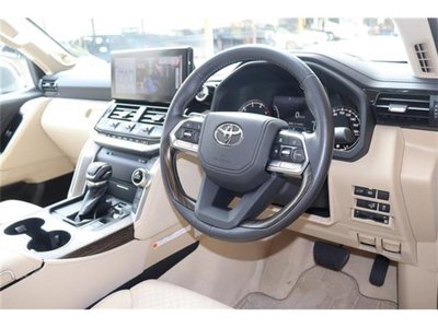 صورة 10 لـ 2022 Toyota LAND CRUISER 300