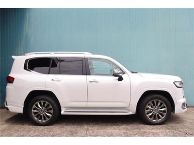 صورة 6 لـ 2022 Toyota LAND CRUISER 300