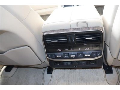 صورة 17 لـ 2022 Toyota LAND CRUISER 300