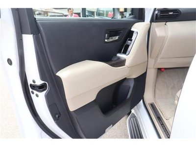 صورة 28 لـ 2022 Toyota LAND CRUISER 300