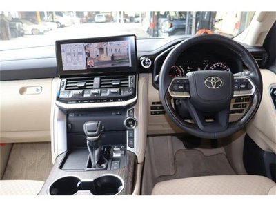 صورة 12 لـ 2022 Toyota LAND CRUISER 300