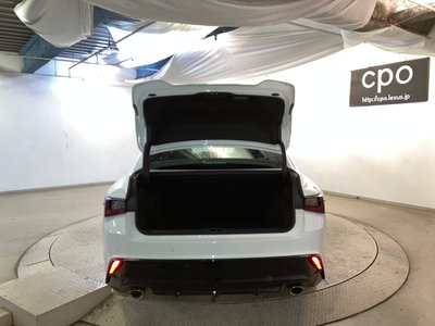صورة مصغرة 8 لـ 2022 Lexus IS