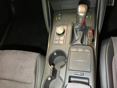 صورة مصغرة 25 لـ 2022 Lexus IS