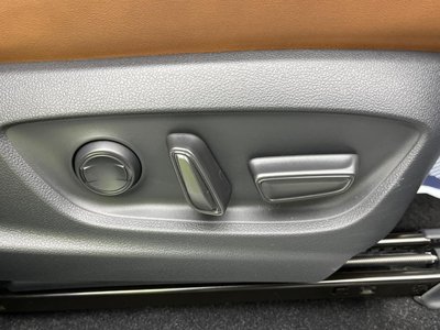 2025 Toyota CROWN ESTATE thumbnail 28