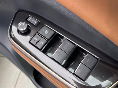 2025 Toyota CROWN ESTATE thumbnail 23