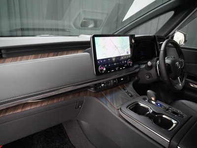 صورة 24 لـ 2024 Lexus LM
