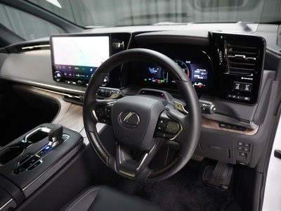 صورة 23 لـ 2024 Lexus LM