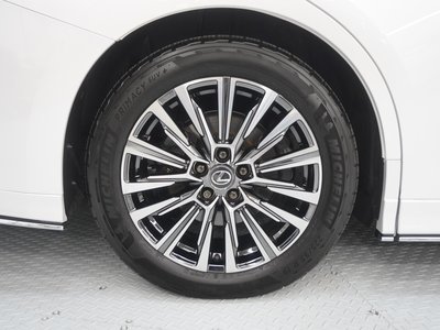 صورة 31 لـ 2024 Lexus LM