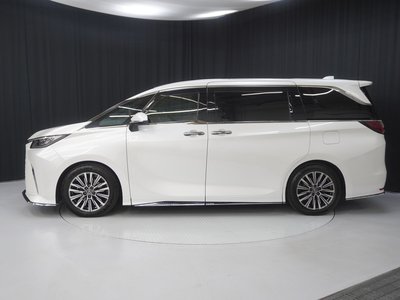 صورة 3 لـ 2024 Lexus LM