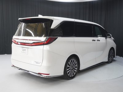 صورة 5 لـ 2024 Lexus LM