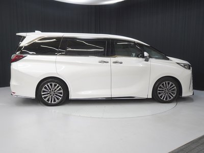 صورة 6 لـ 2024 Lexus LM