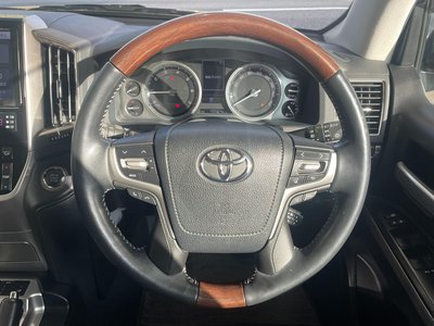 صورة 40 لـ 2017 Toyota LAND CRUISER 200