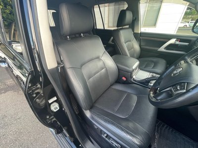 صورة 42 لـ 2017 Toyota LAND CRUISER 200