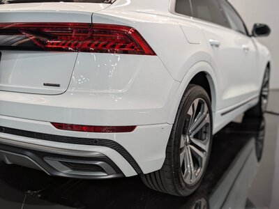 2020 AUDI Q8 — миниатюра 11